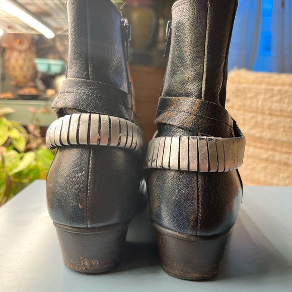 Dkode Navy/Teal Leather Boots with Silver Accents - Picture 6 of 16